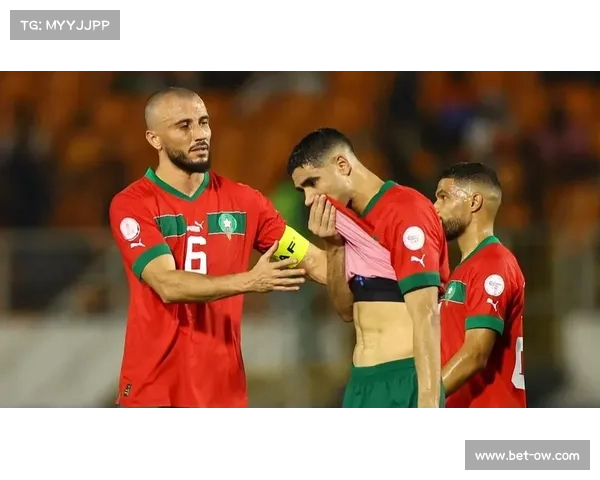 非洲杯冠军颁奖典礼，摩洛哥国王现场授奖球员落泪